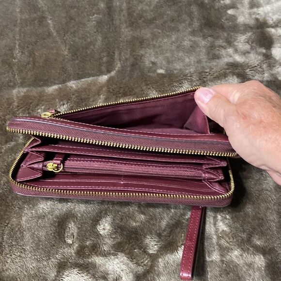 Fossil zip wallet. Burgundy. - Picture 3 of 3